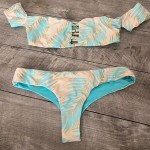 BEACH BUNNY BIKINI SET IN AQUA PALM Medium top/small bottoms NWOT